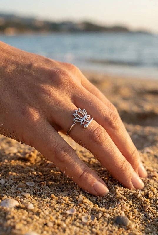 ✨ Bague Lotus – L’élégance inspirée de la nature ✨