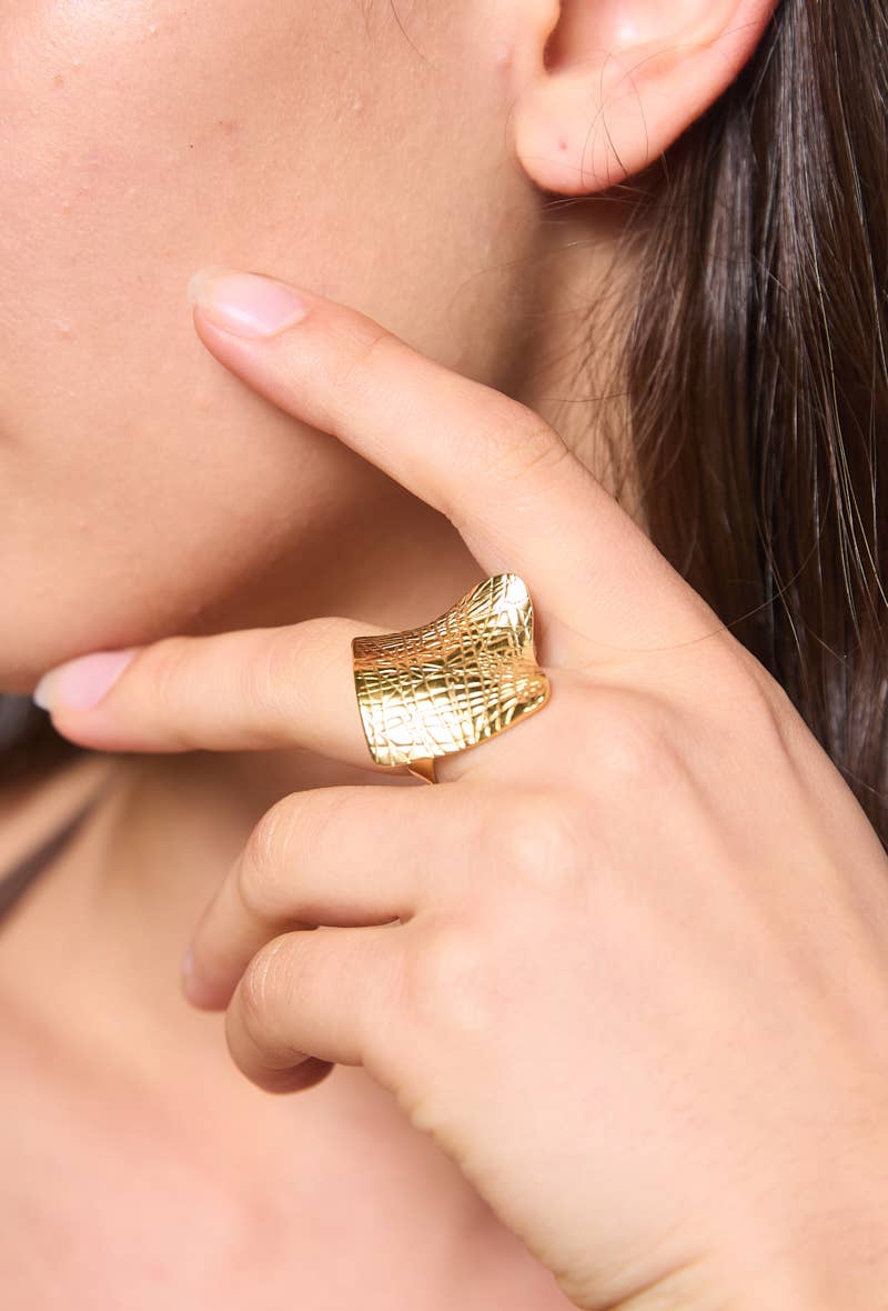 Eki getextureerde ring: goud