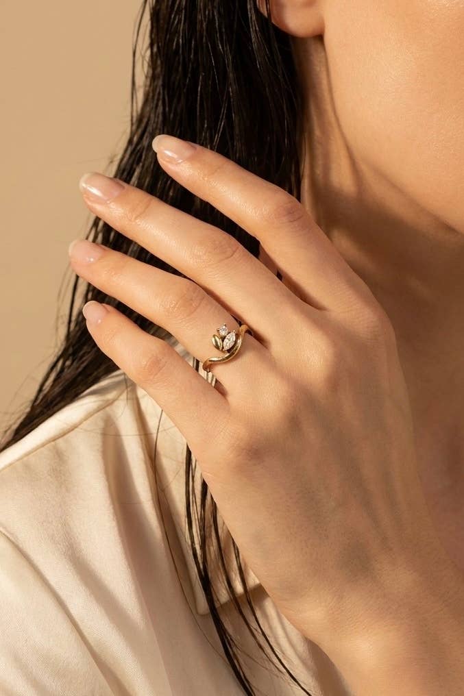 Bague Lys en acier inoxydable doré